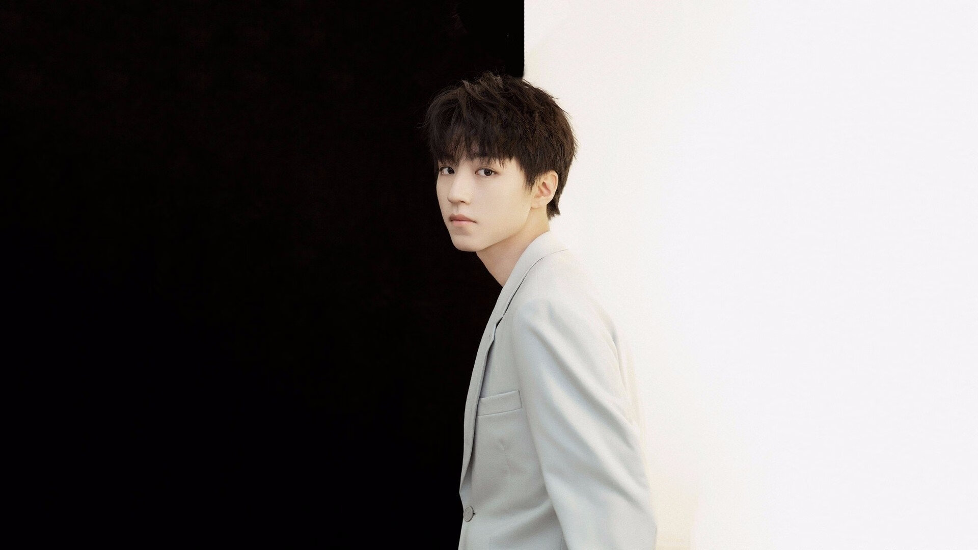 赛季中转折点：影响冠军归属的重要比赛回顾，季中冠军赛奖杯要归还吗